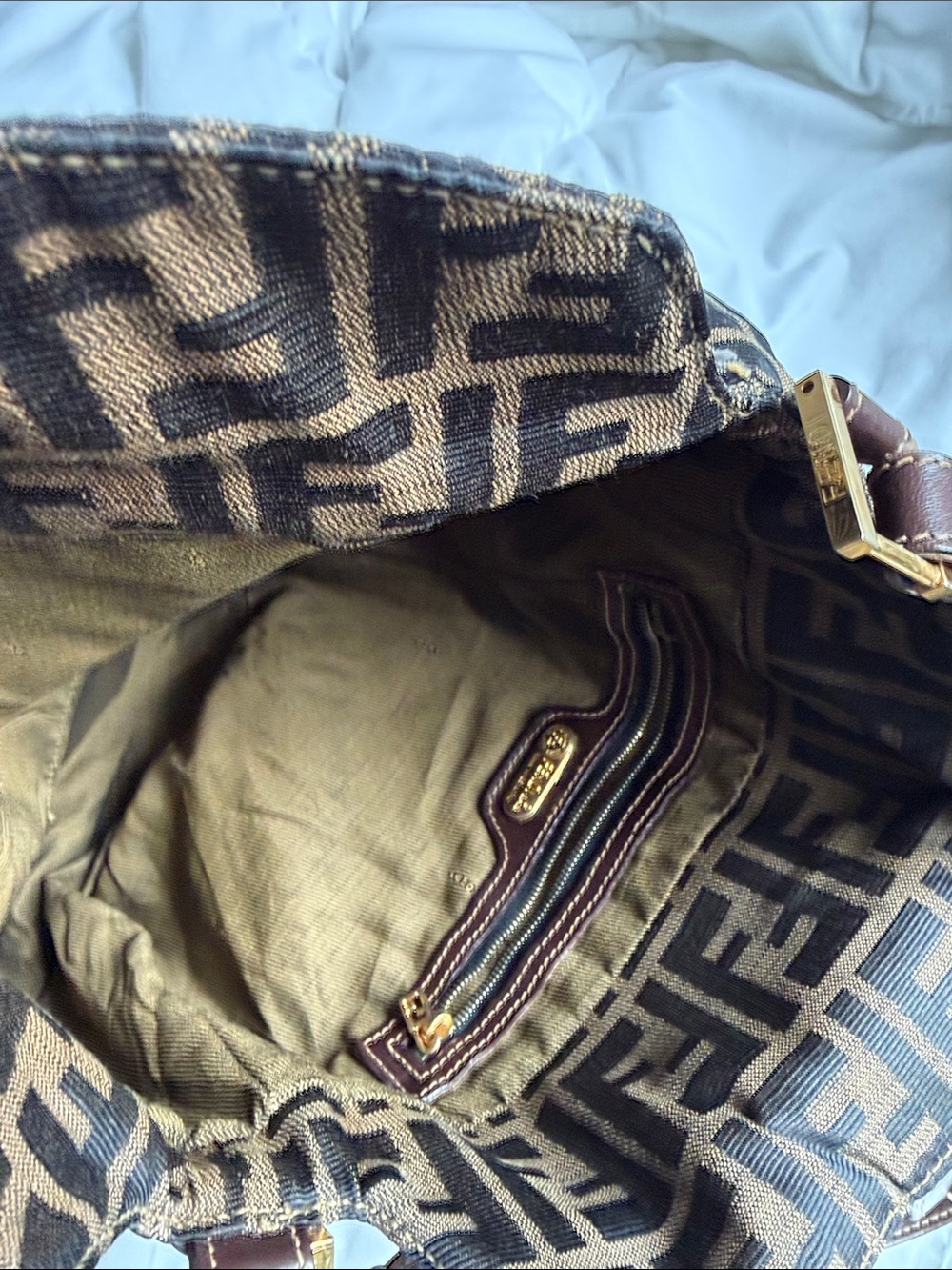 Designer-Pattern Brown Shoulder Bag - Picture 4 of 7